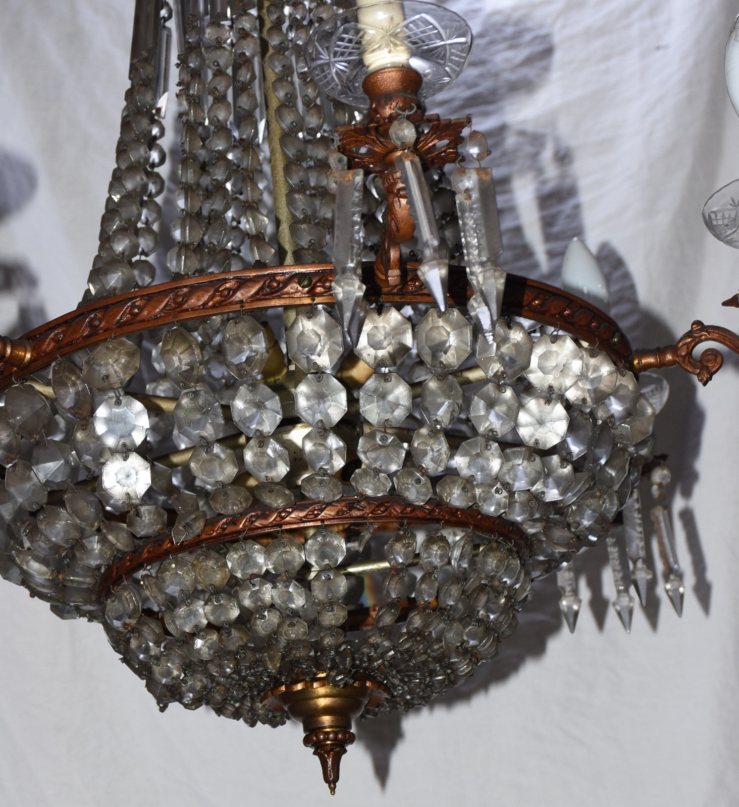 Lustre estilo Império com contas de cristal, estrutura de metal... - foto 2 de 3