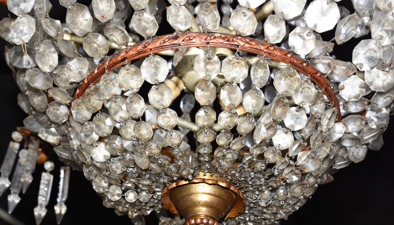 Lustre estilo Império com contas de cristal, estrutura de metal... - foto 3 de 3