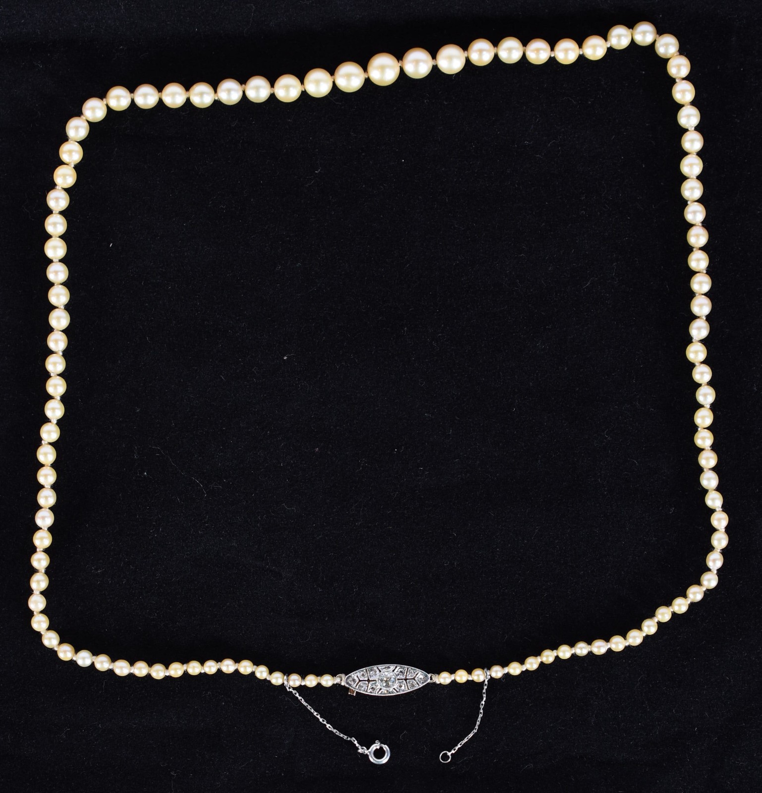 Colar de perolas com fecho de ouro 18k (Por motivos de segurança a... - foto 2 de 4