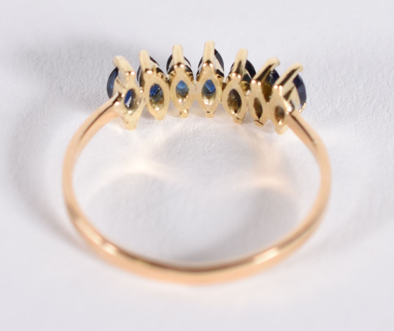 Anel de ouro 18 k com 7 pedras safiras azuis, aro 21 (Por motivos de... - foto 3 de 4