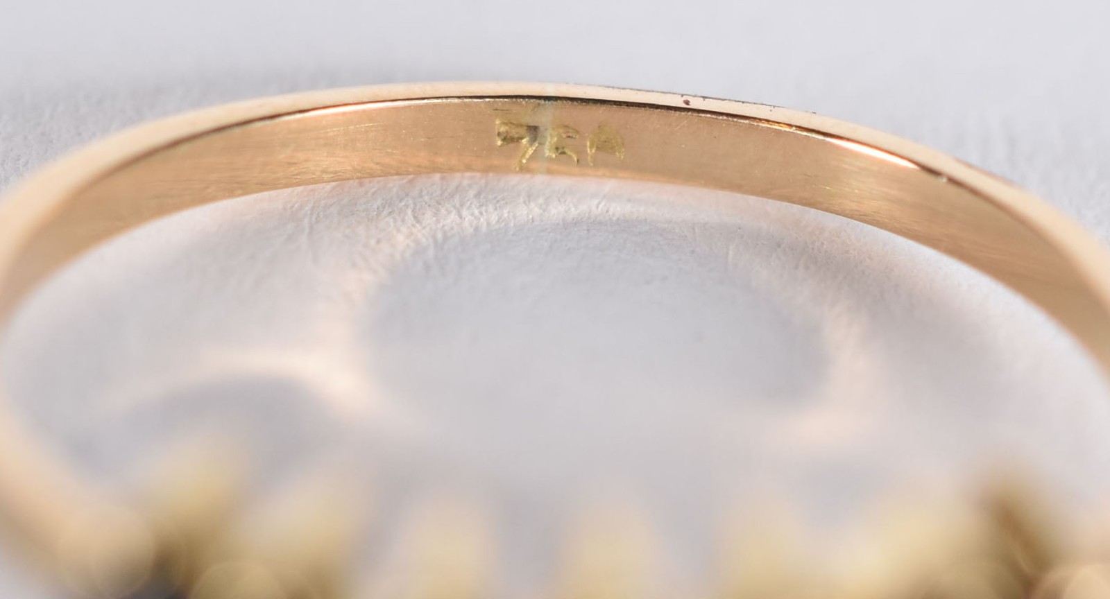 Anel de ouro 18 k com 7 pedras safiras azuis, aro 21 (Por motivos de... - foto 4 de 4