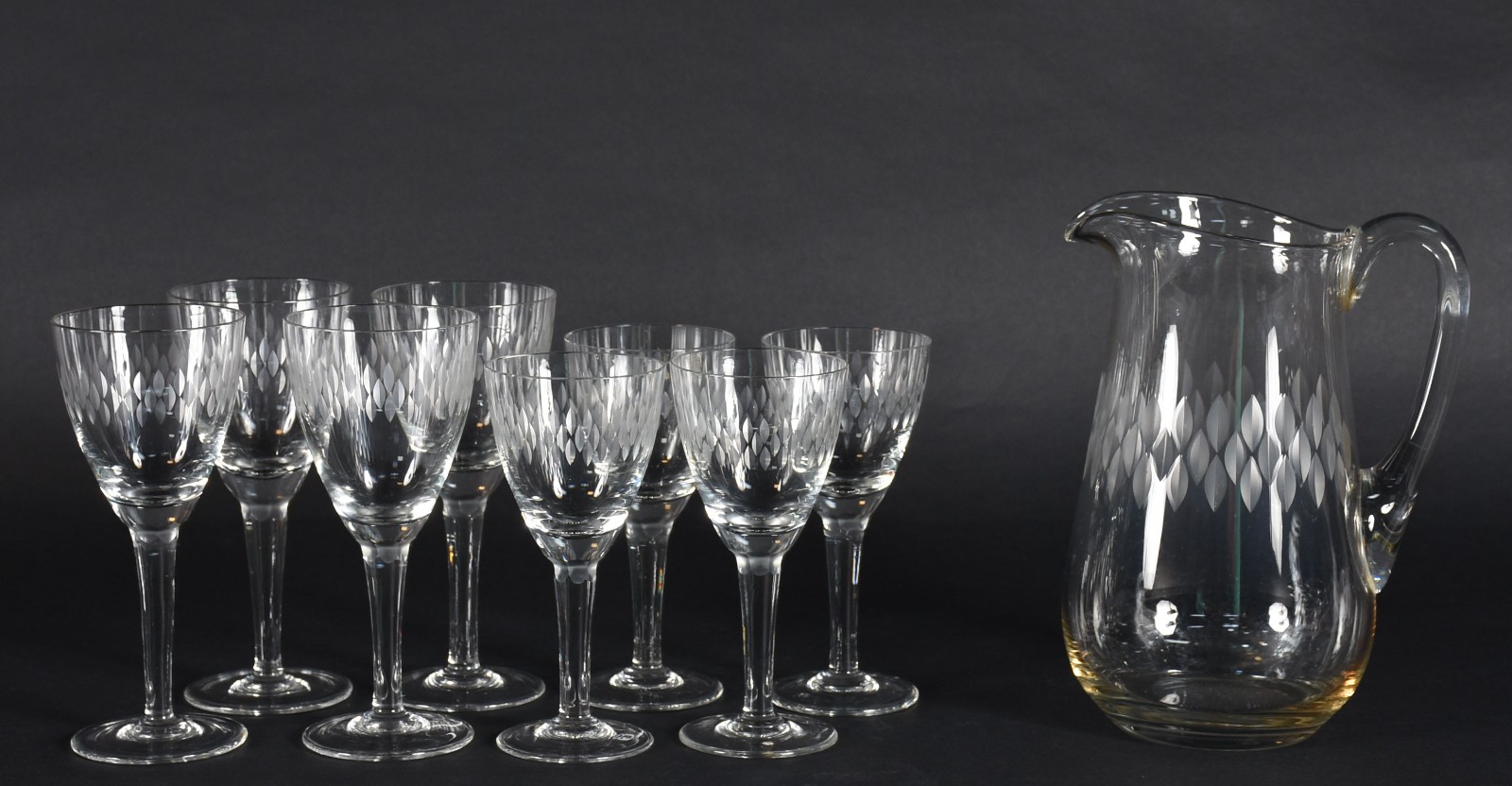 Serviço de cálices em demi cristal composto de: 12 para vinho tinto... - foto 1 de 3