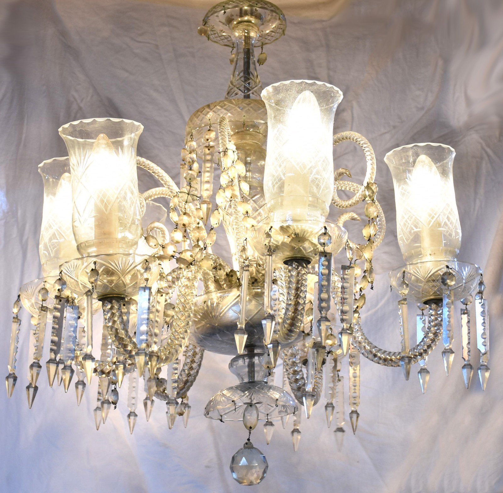 Lustre de cristal para 6 luzes com pingentes e mangas lapidadas... - foto 1 de 4