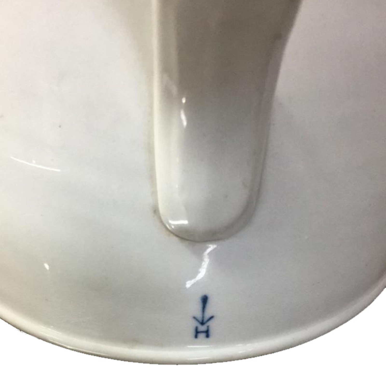 Duas peças de porcelana branca, sendo sopeira inglesa J & G Meakin... - foto 6 de 6