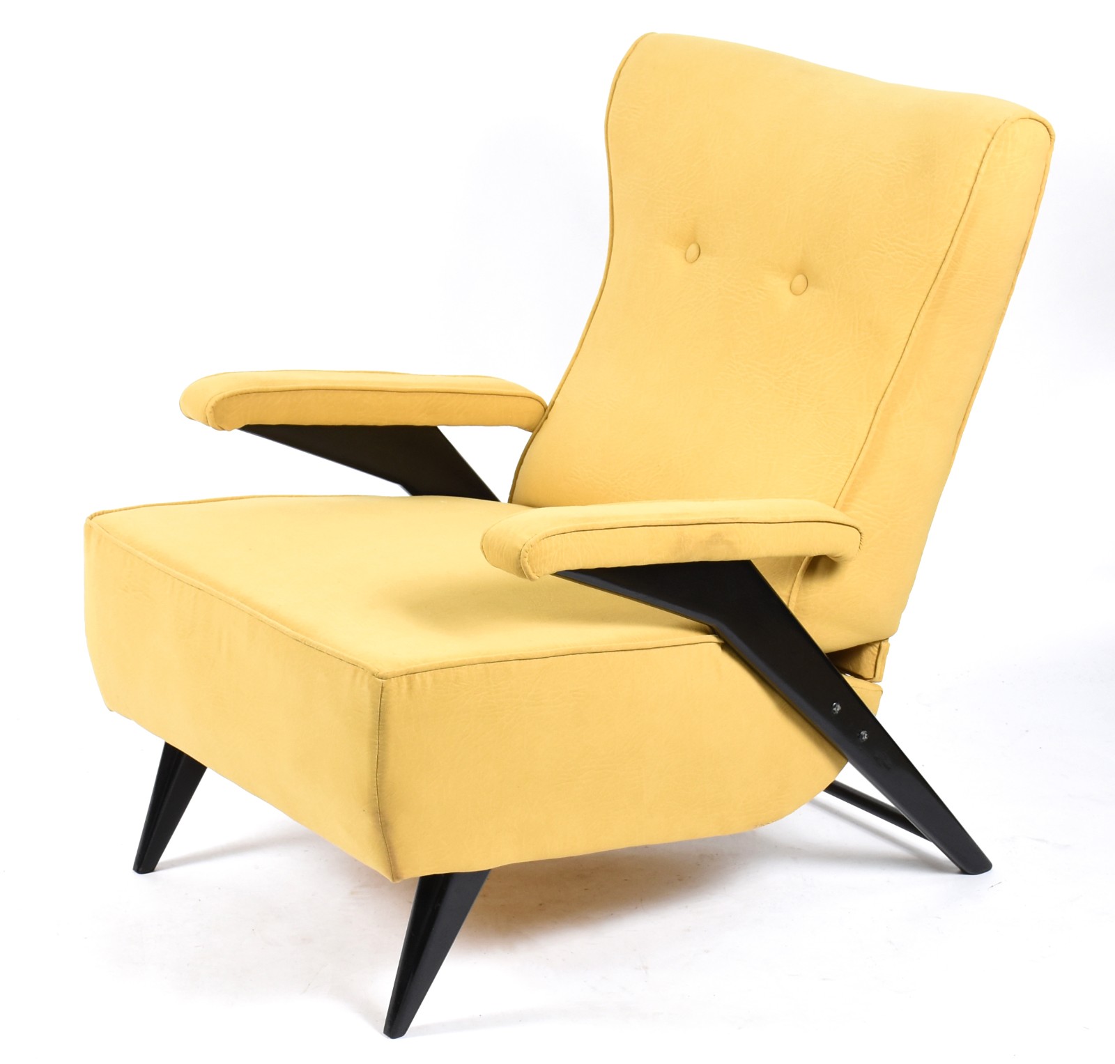 Poltrona estofada e forrada com tecido na cor amarelo, reclinável... - foto 1 de 5