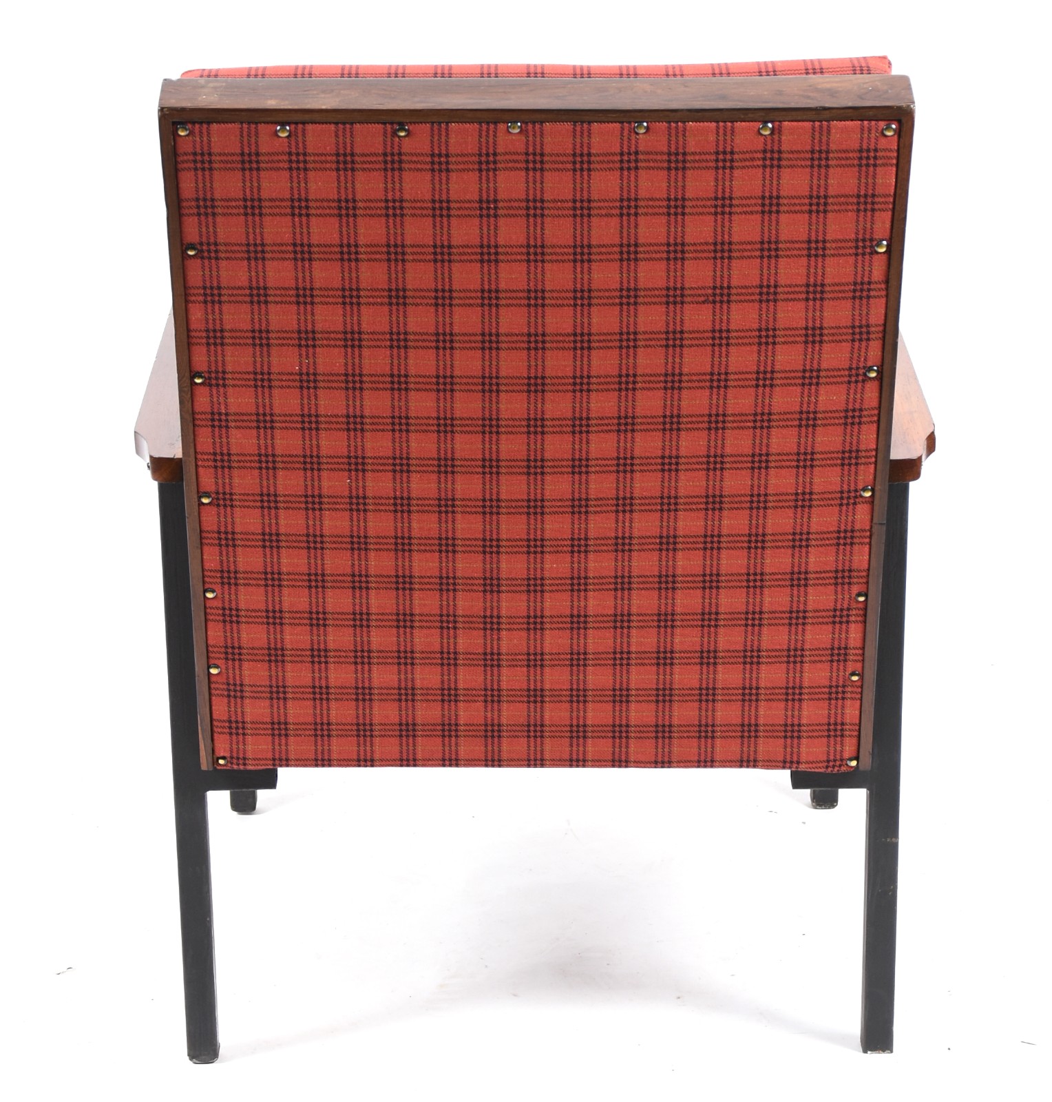 Cadeira com braços estofada com tecido xadrez vermelho, encosto e... - foto 3 de 5