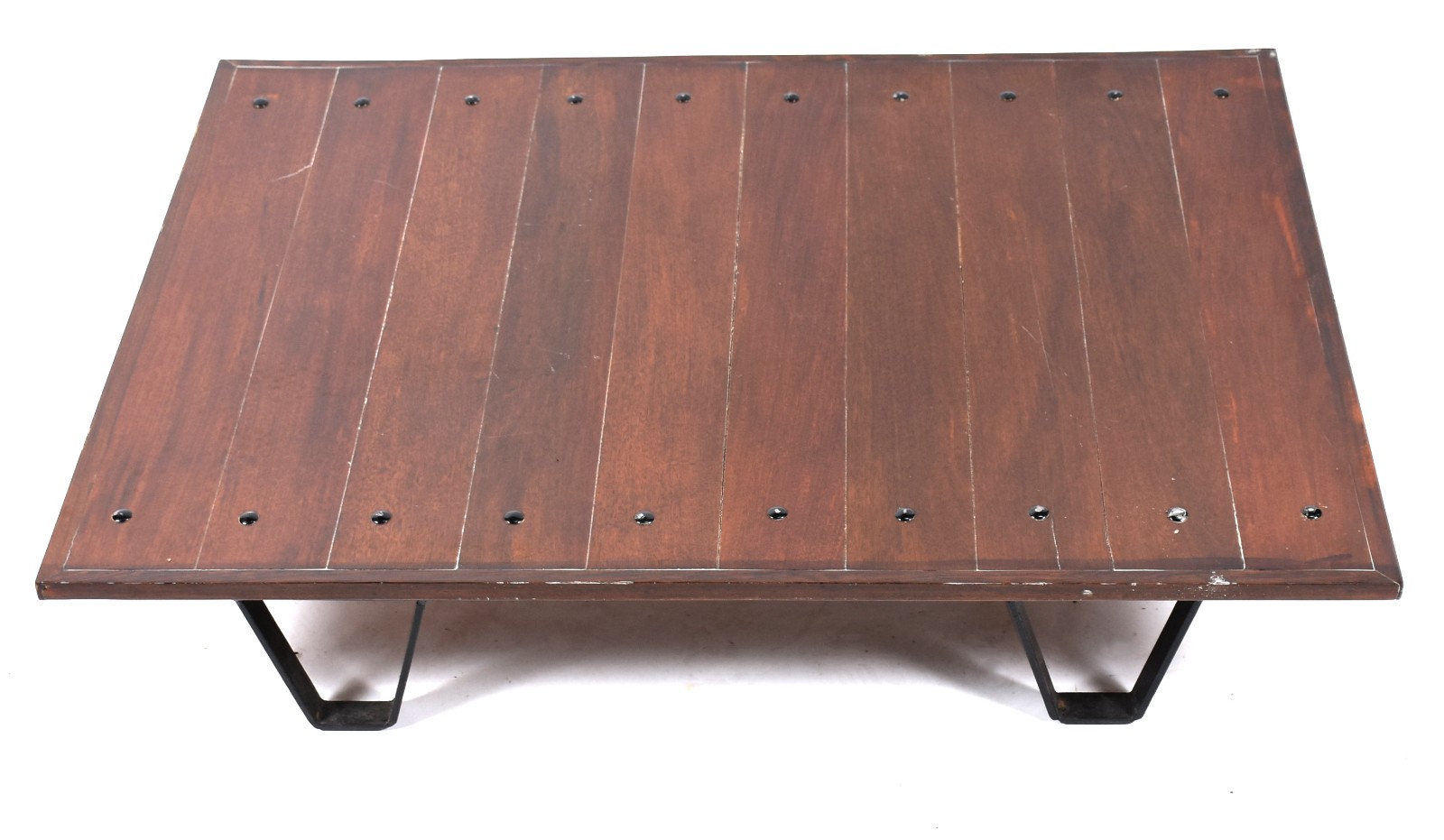 Mesa de centro em ripas de madeira com base de metal preto. (pequenos... - foto 3 de 5