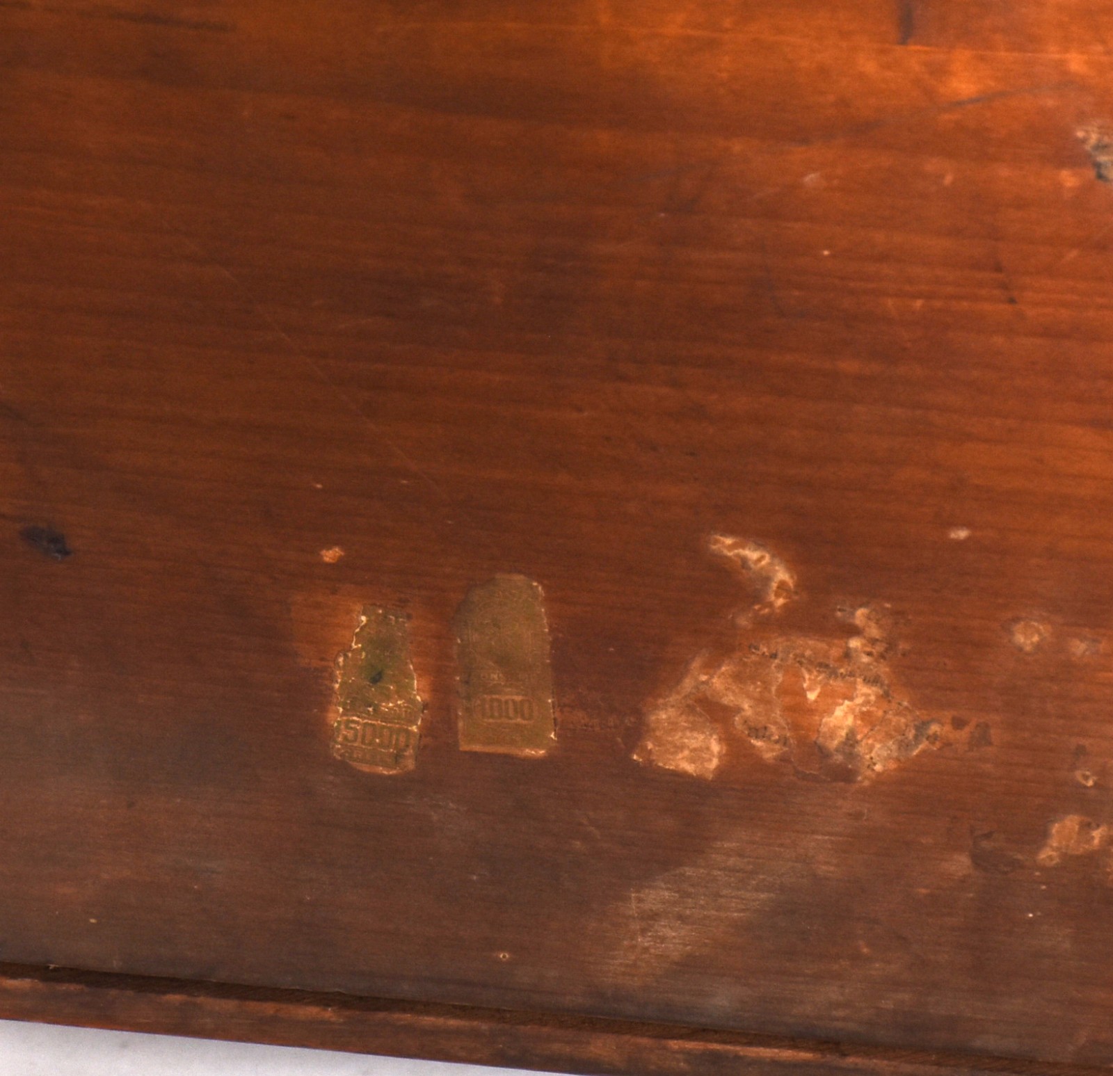 Antiga carteira escolar de madeira nobre composta de mesa com cadeira... - foto 7 de 7