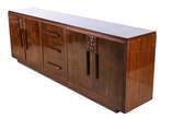 Móvel buffet Art Deco de madeira nobre, duas po... - Móvel buffet Art Deco de madeira nobre, duas portas de cada lado e tres gavetas centrais.