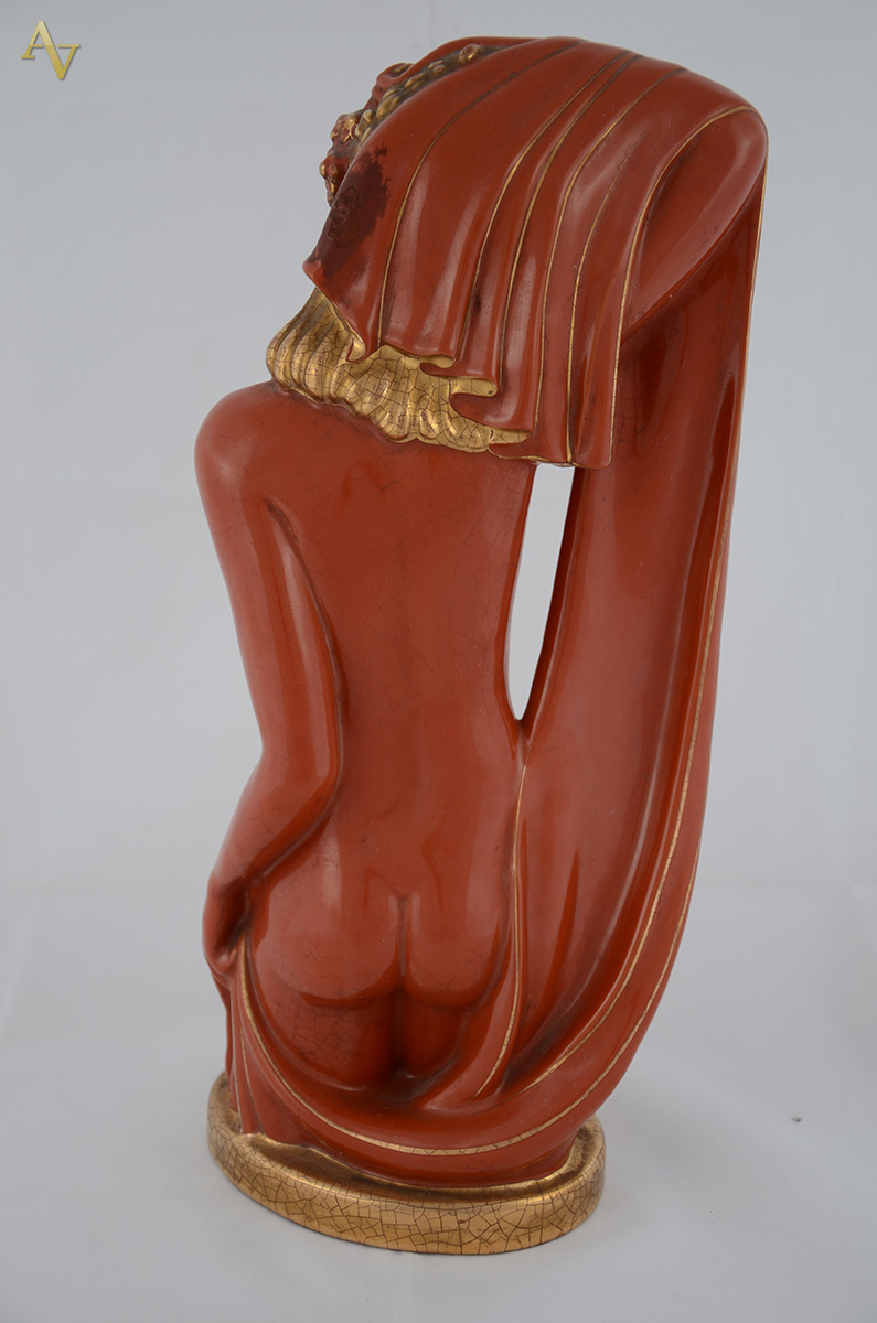 Estatueta de cerâmica representando Figura Feminina, altura 40 cm. - foto 2 de 2