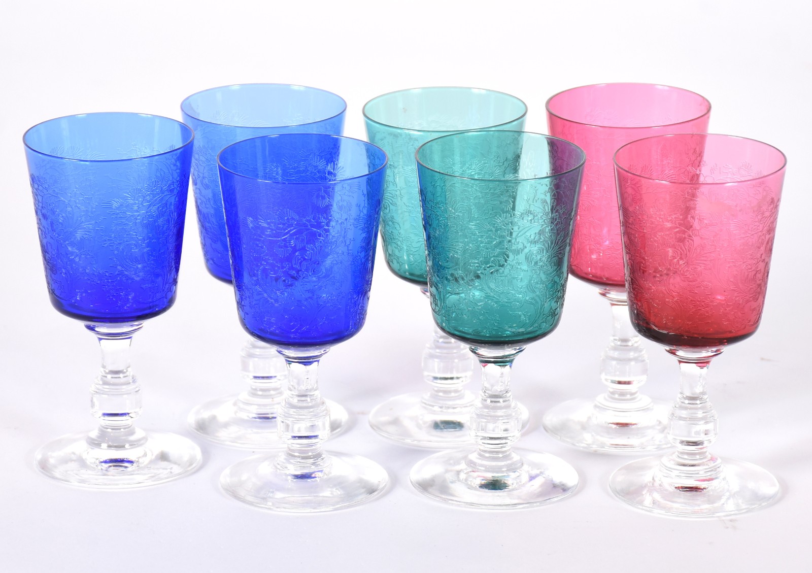 Sete cálices para licor de cristal frances Saint Louis lavrado em... - foto 1 de 4
