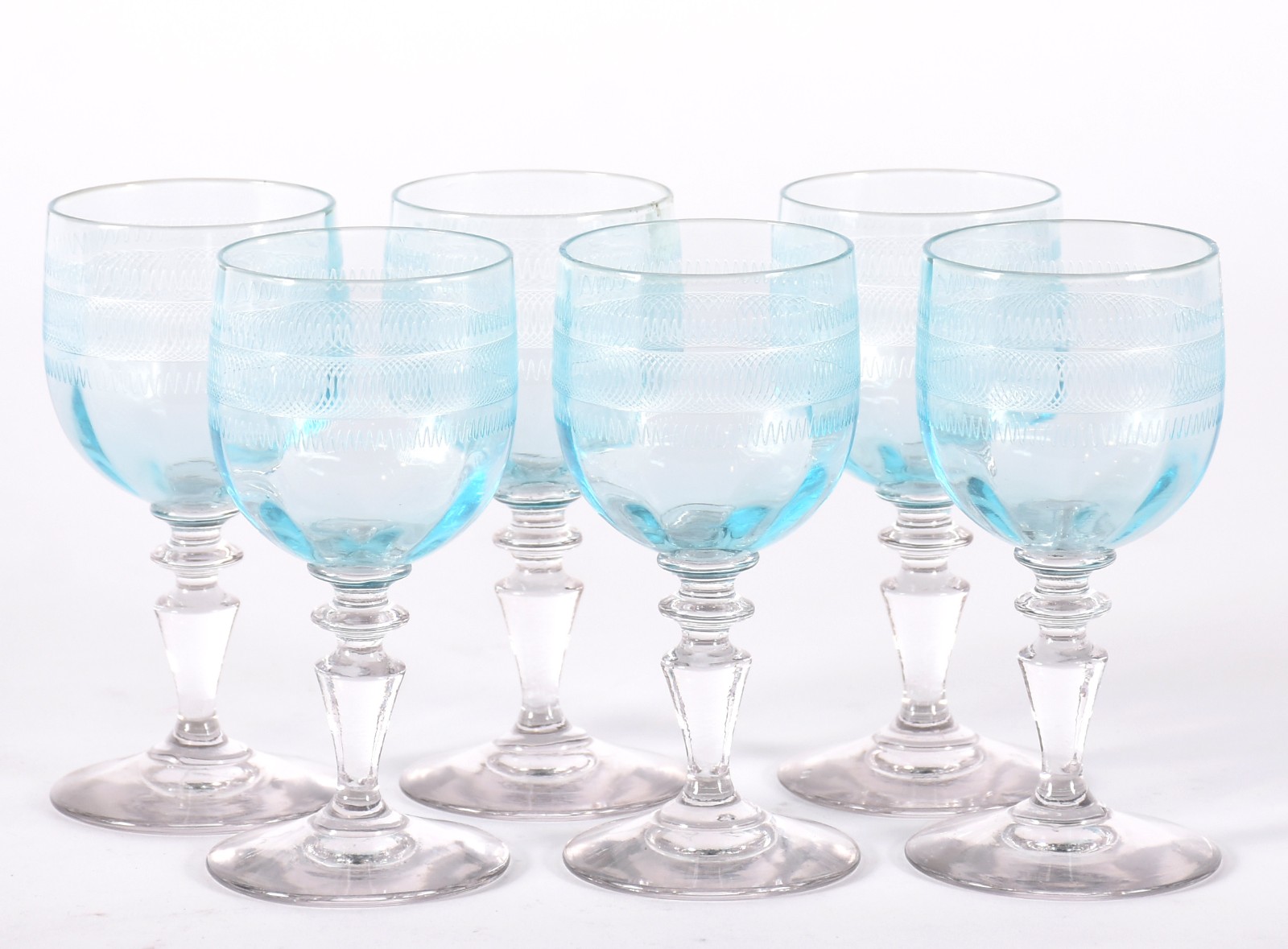 Seis cálices para vinho branco em demi cristal na cor azul (um deles... - foto 1 de 4