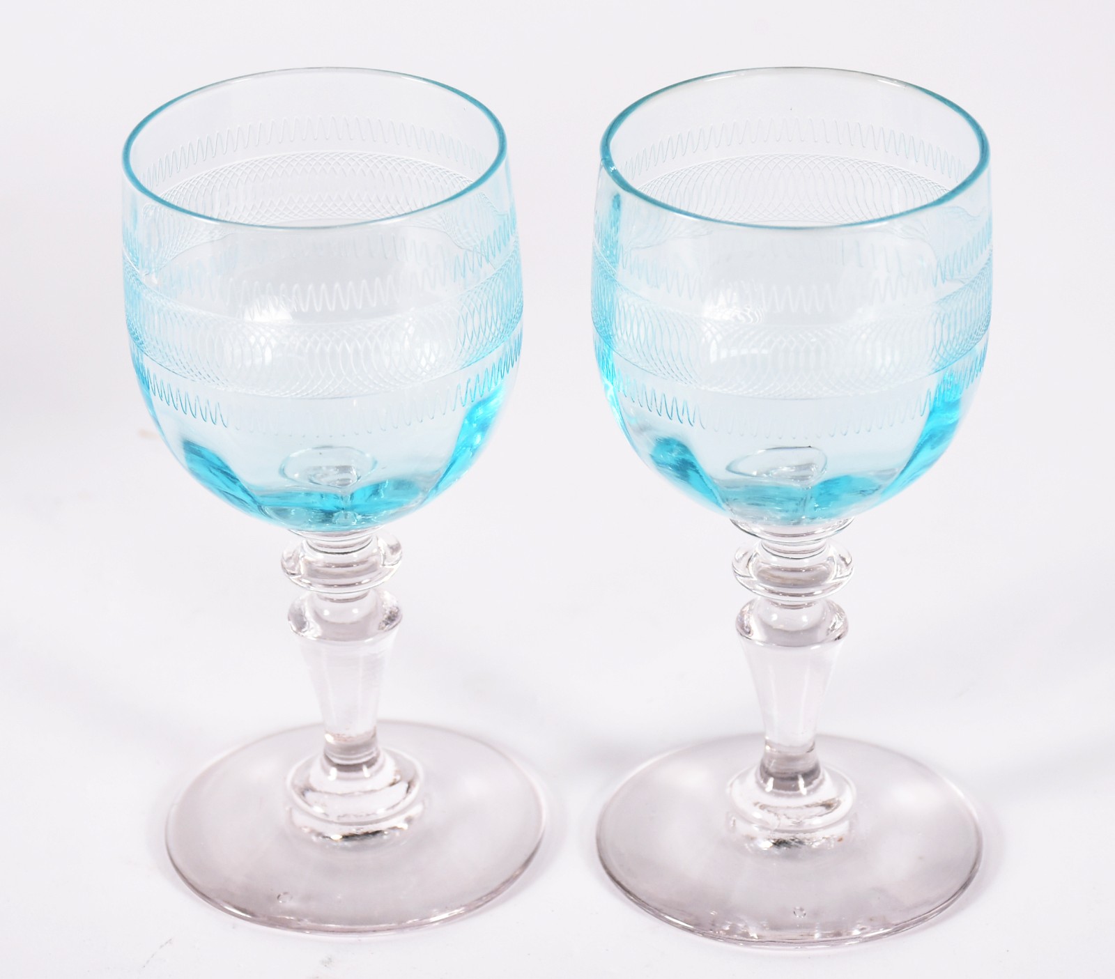 Seis cálices para vinho branco em demi cristal na cor azul (um deles... - foto 3 de 4