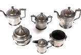 REED & BARTON,  - Baixela para chá e café de pewter Reed & Barton com 6 peças, sendo:  2 bules, leiteira, açucareiro, manteigueira com recipiente interno de cristal tra