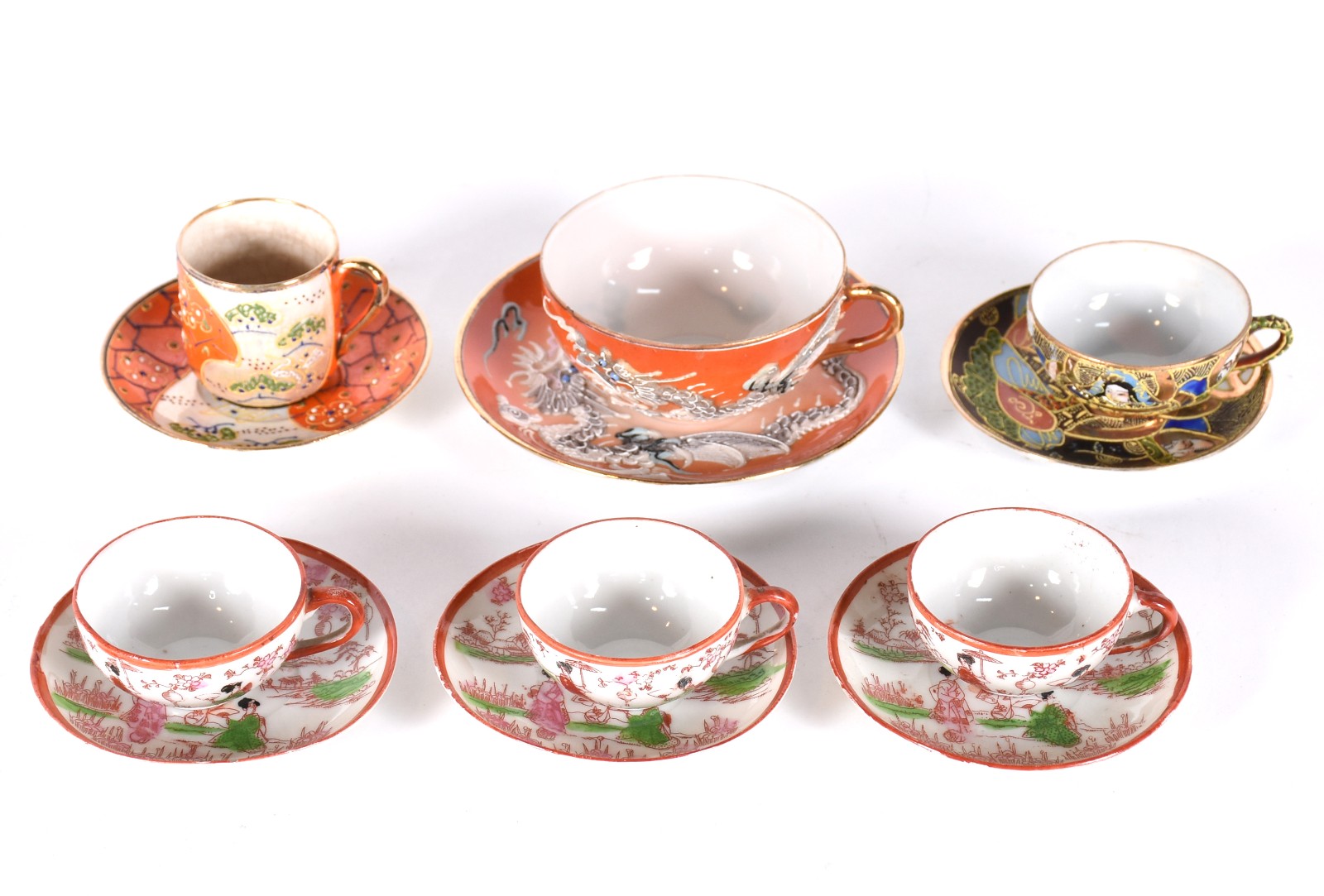 Seis xícaras diversas para café e chá de porcelana de diversas... - foto 2 de 7