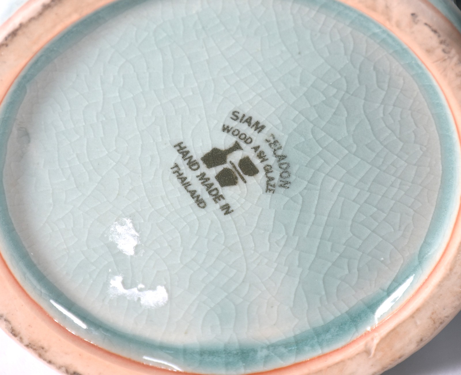 Par de vasos de cerâmica no estilo "Celadon" com vazados. - foto 4 de 4