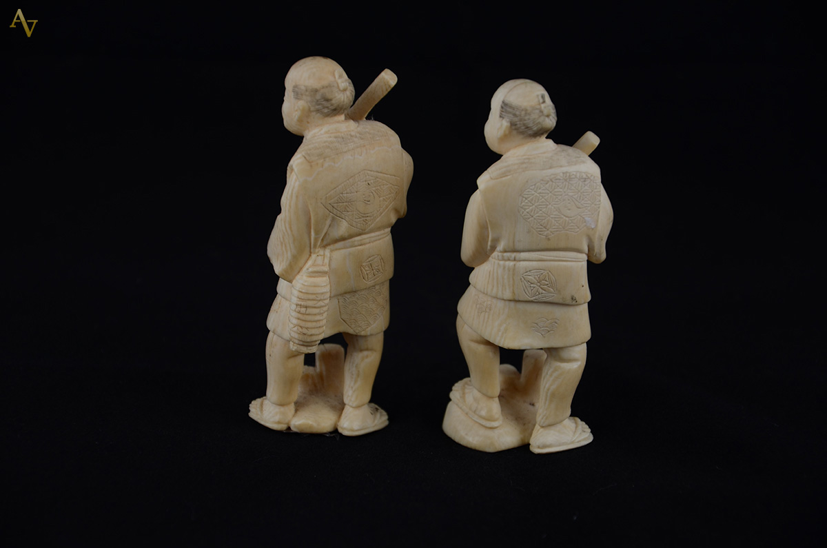 Par de estatuetas em marfim chines repres.figuras masculinas... - foto 2 de 2