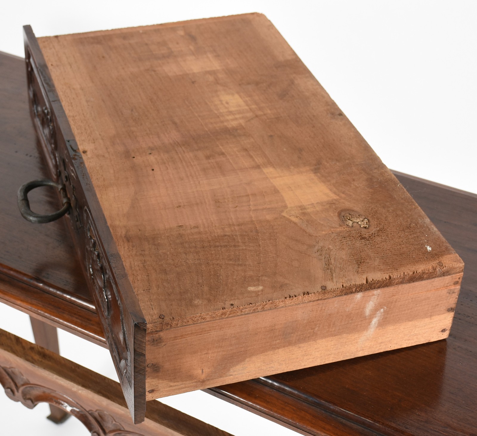 Console de madeira nobre, tampo retangular com uma gaveta, saia... - foto 4 de 5