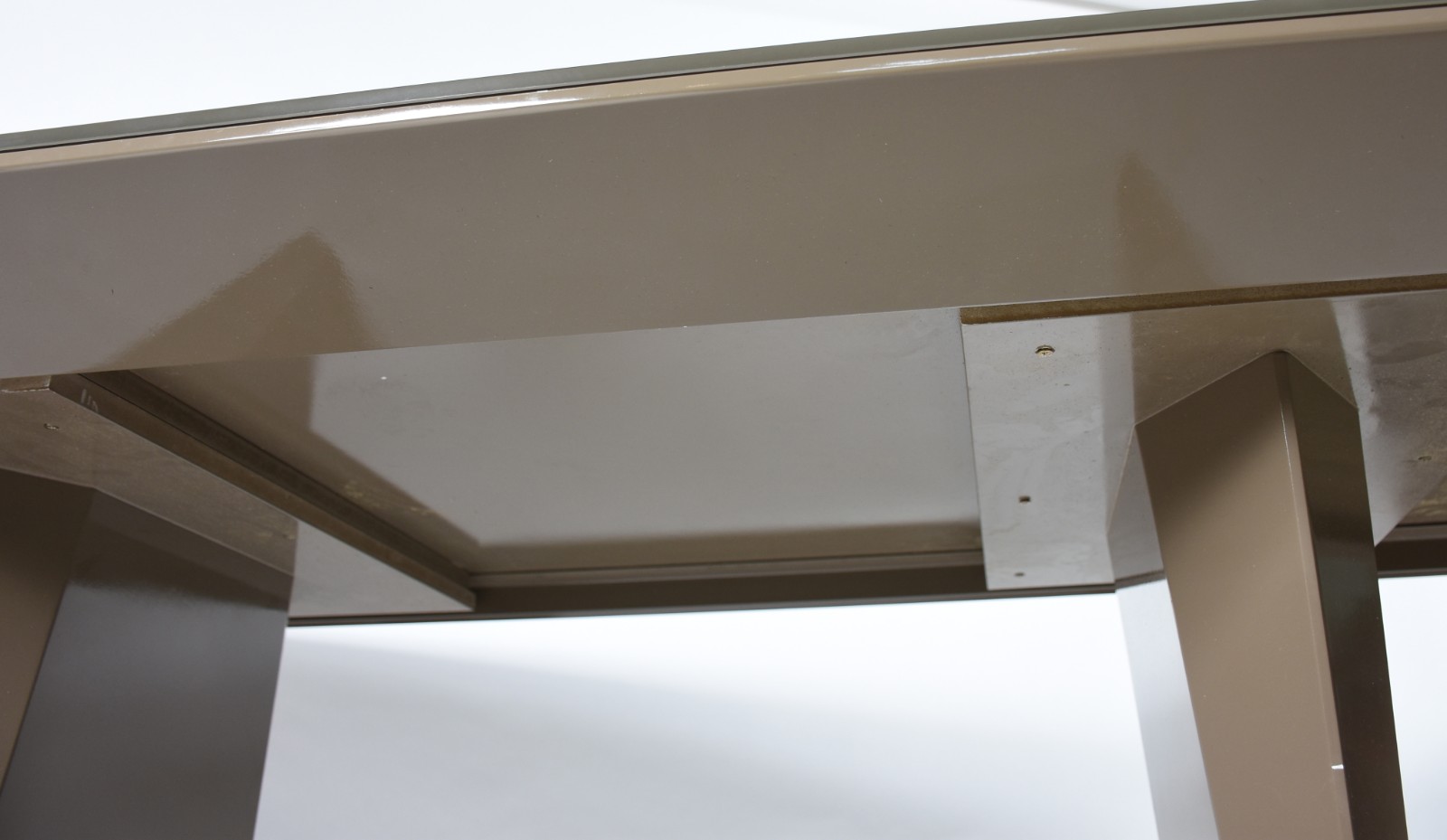 Mesa de jantar com base laqueada e tampo com vidro superposto na cor... - foto 5 de 6