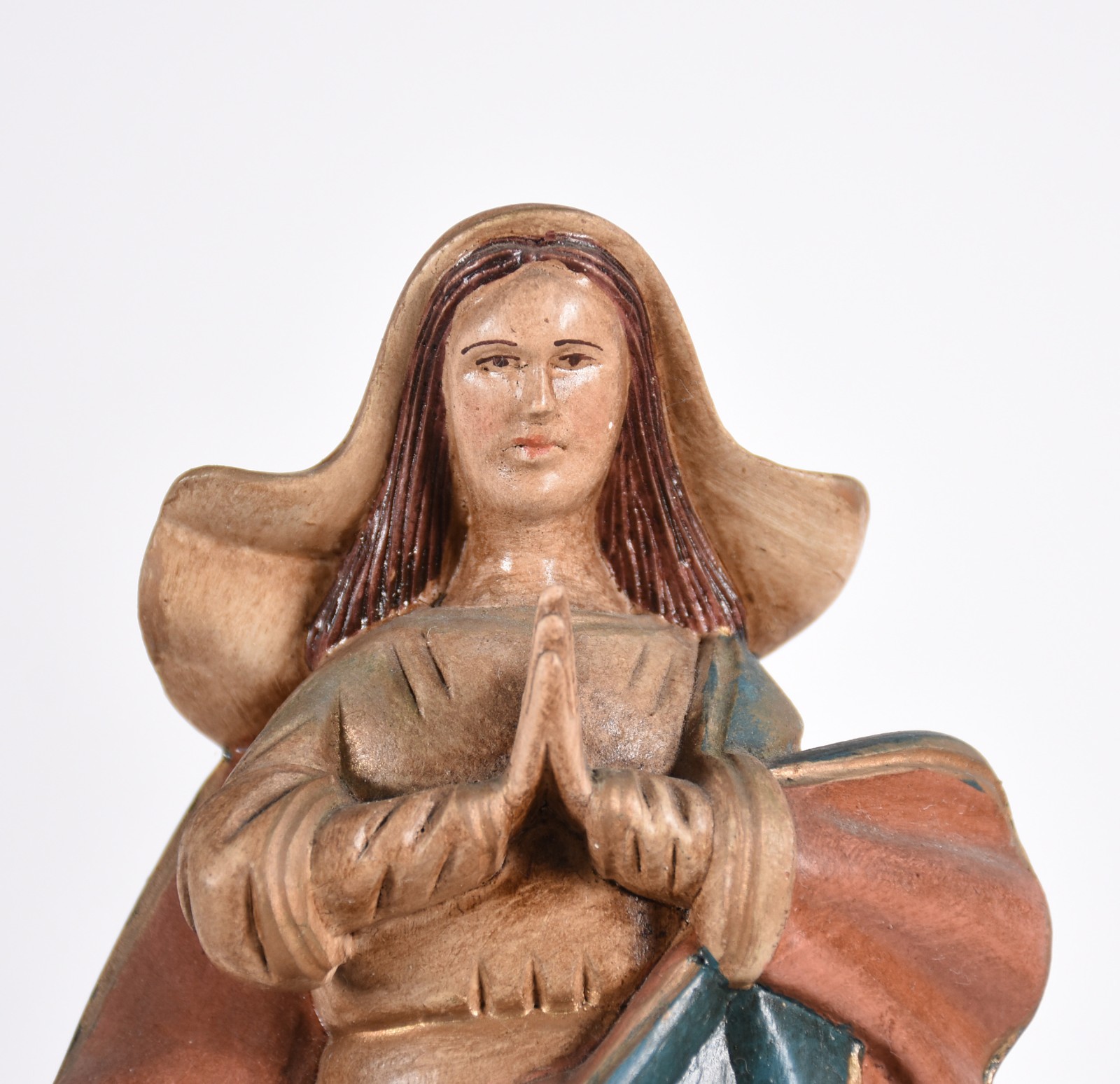 Imagem de madeira policromada representando Nossa Senhora sobre... - foto 4 de 5
