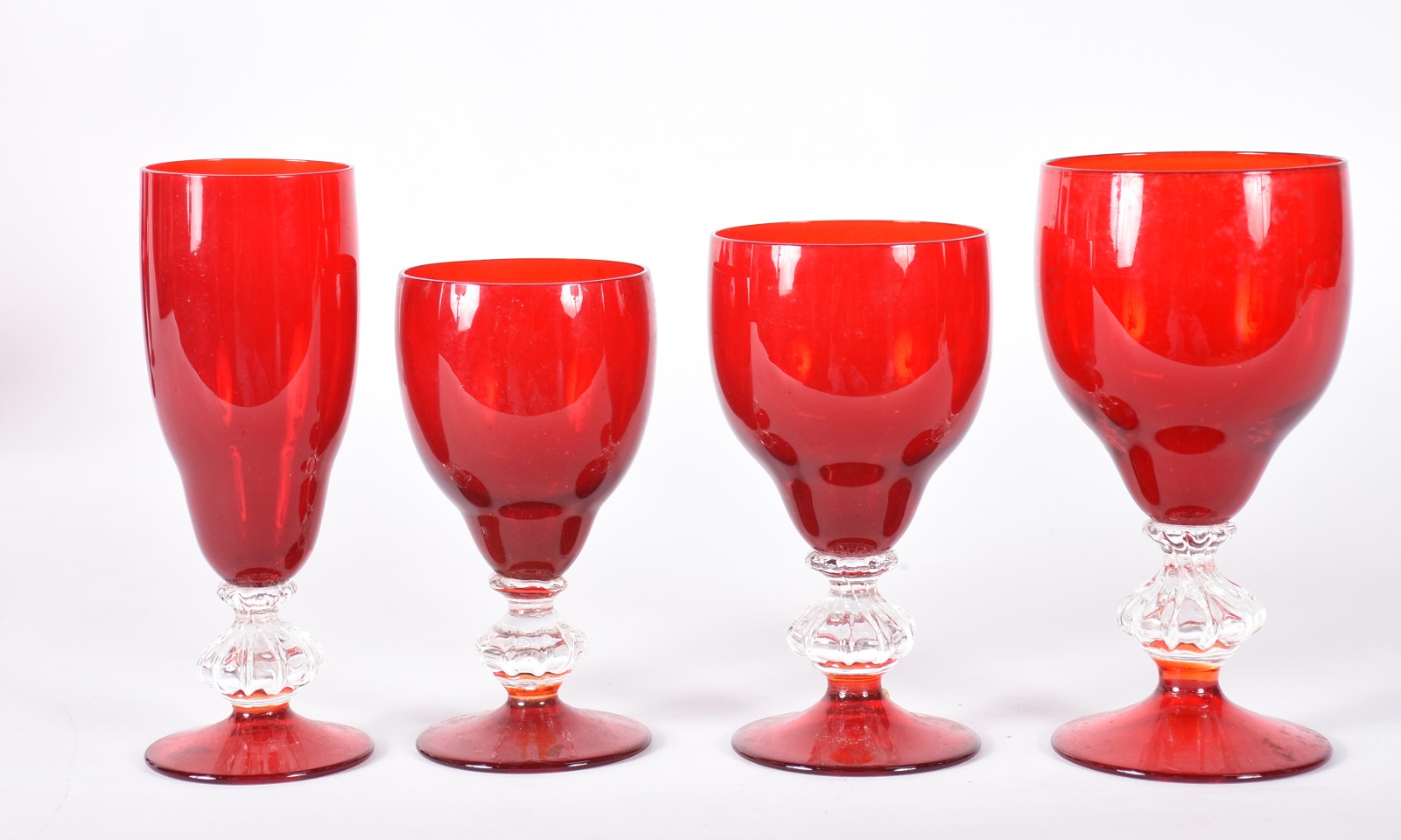 Serviço de taças de murano vermelho italiano composto de: 11 para... - foto 2 de 6