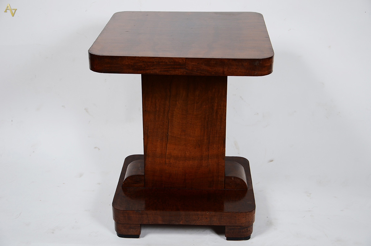 Mesa lateral de madeira nobre, ART DECO. Medidas: 50 x 55 cm. Altura... - foto 1 de 2