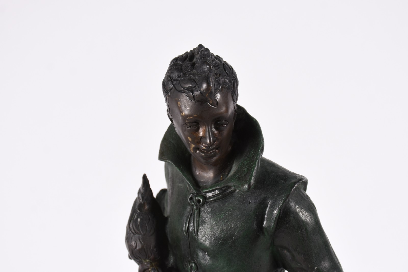 Estatueta de bronze policromado representando caçador, assinado. Base... - foto 3 de 4