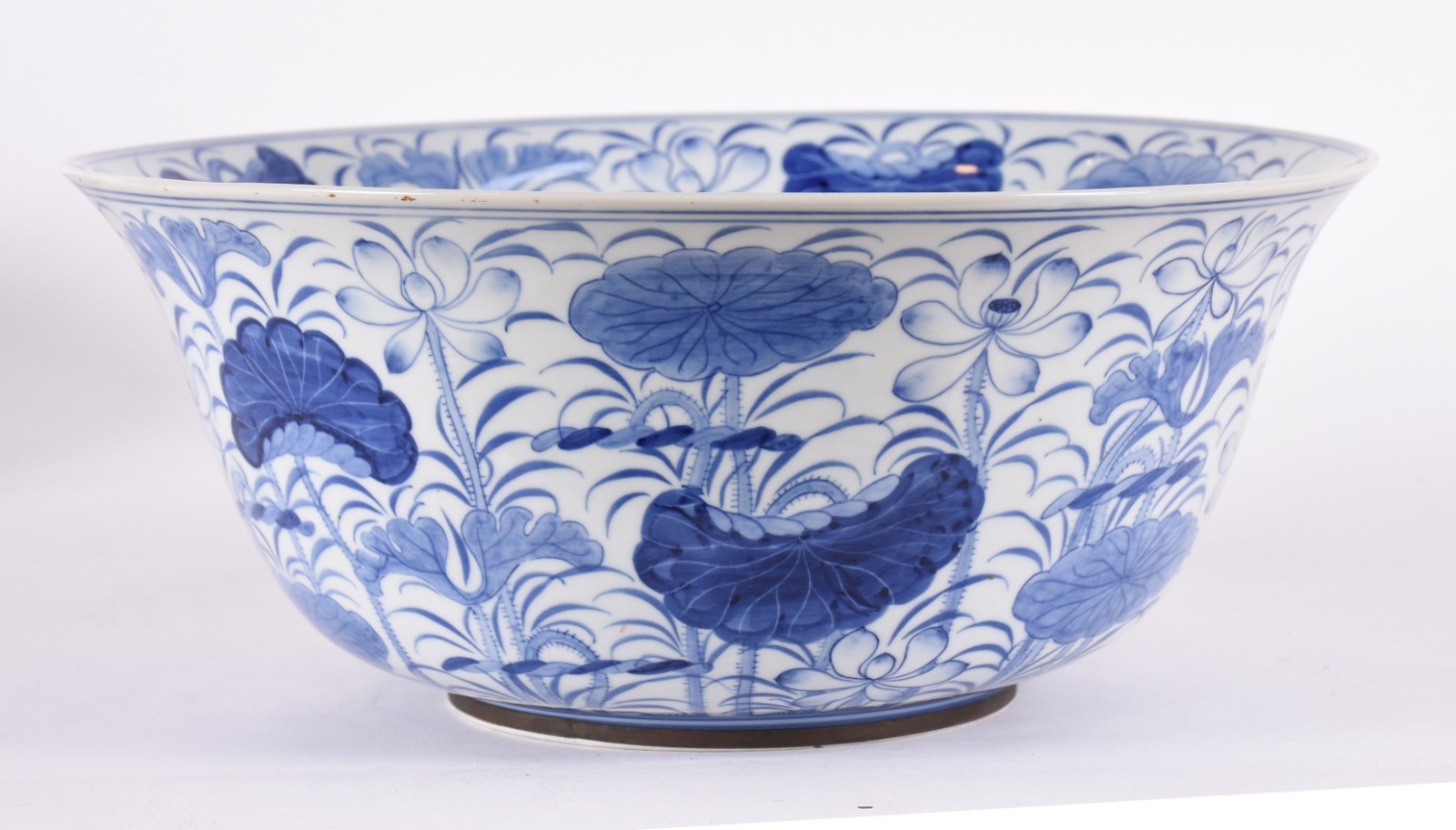 Bowl de porcelana floral azul e branca, possivelmente oriental. - foto 2 de 4
