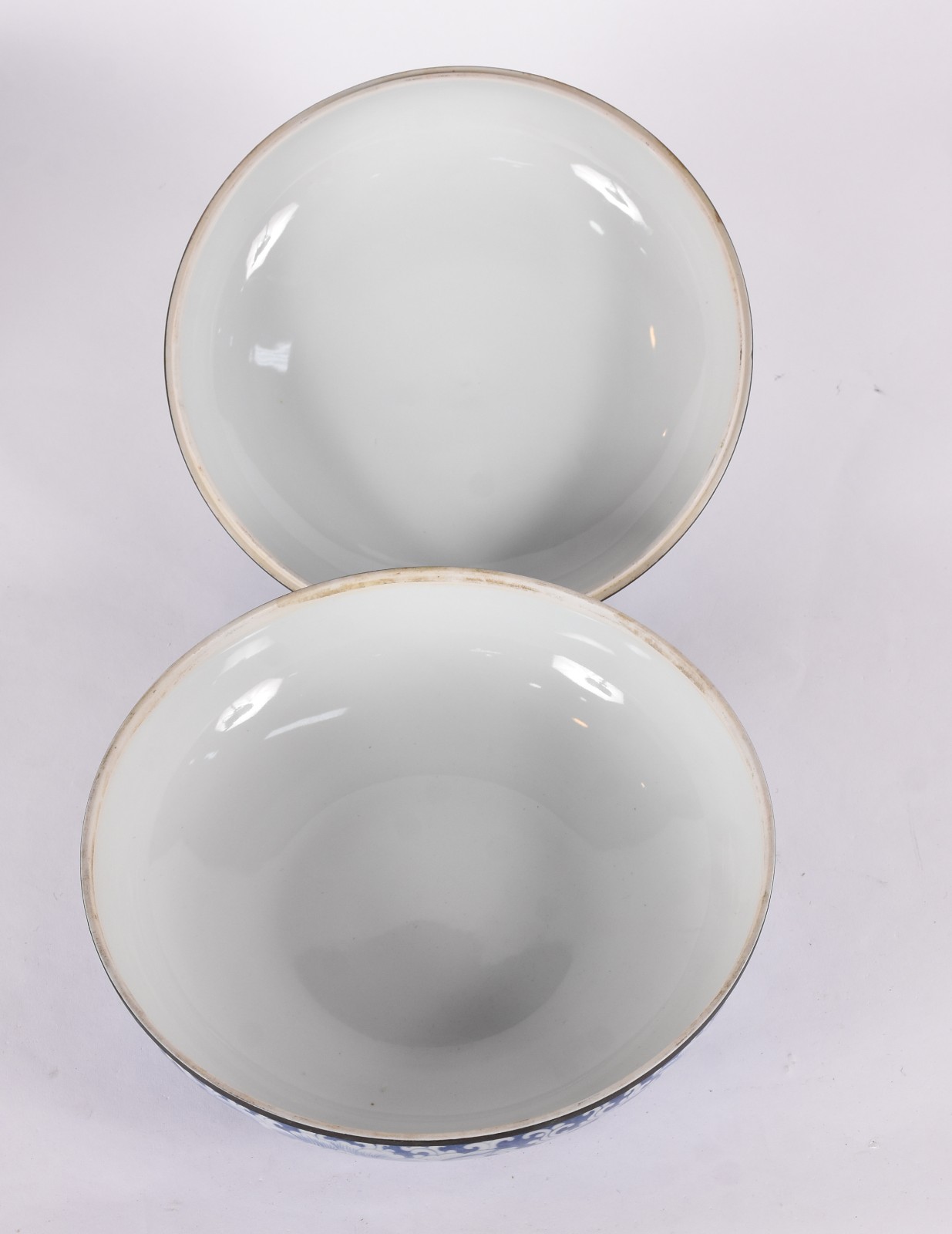Grande bowl com tampo de porcelana oriental na cor azul e branca com... - foto 4 de 5