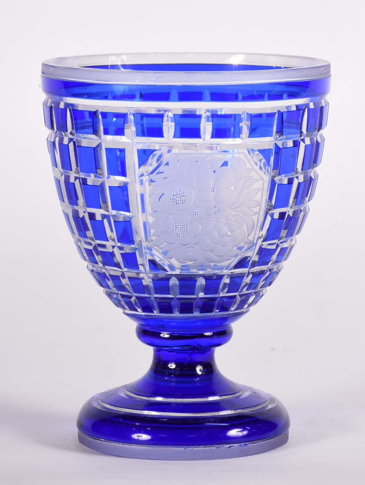 Vaso de cristal doublé azul lapidado. - foto 2 de 4