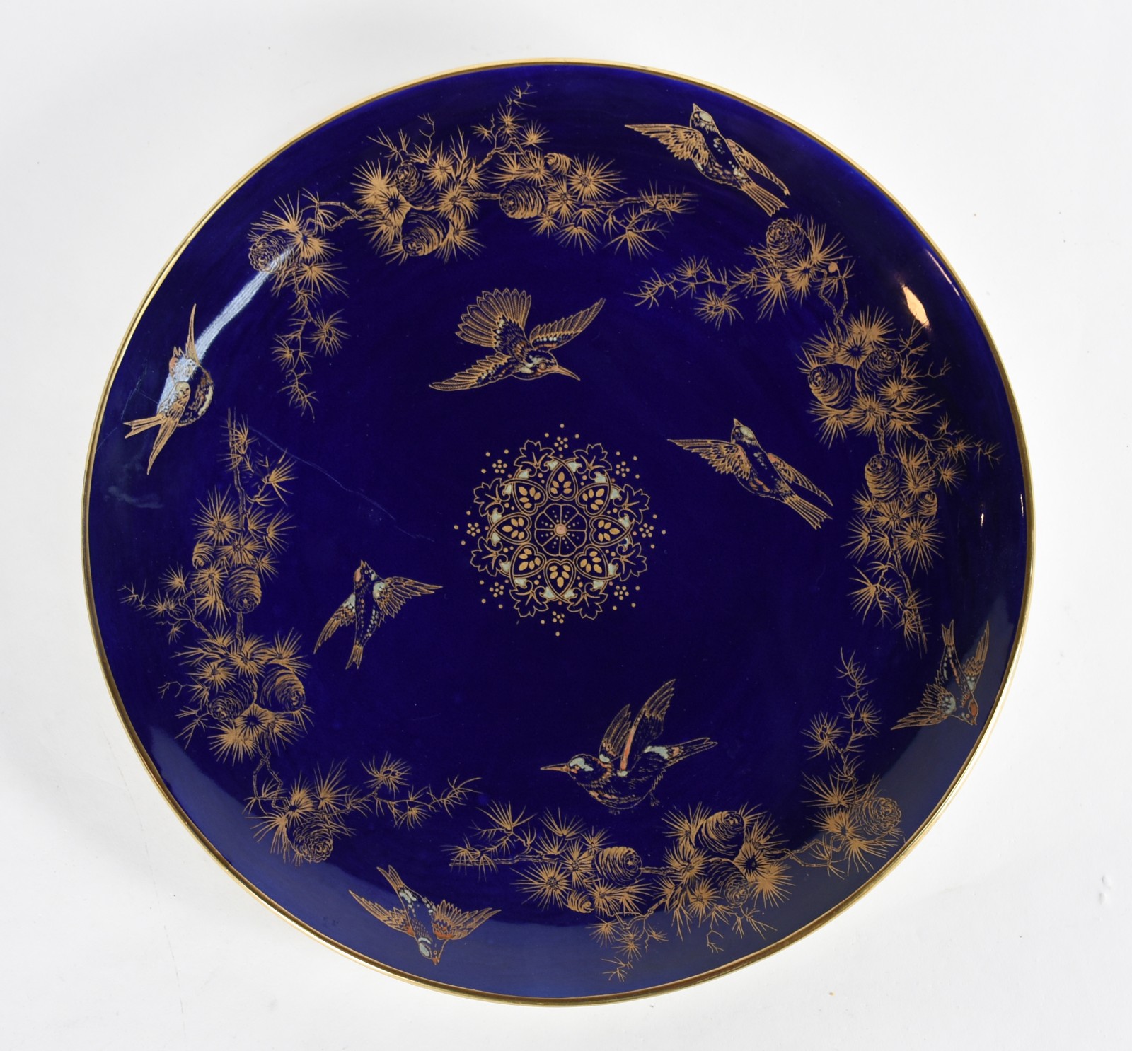 Medalhão de faiança inglesa na cor azul cobalto e dourado. - foto 1 de 4