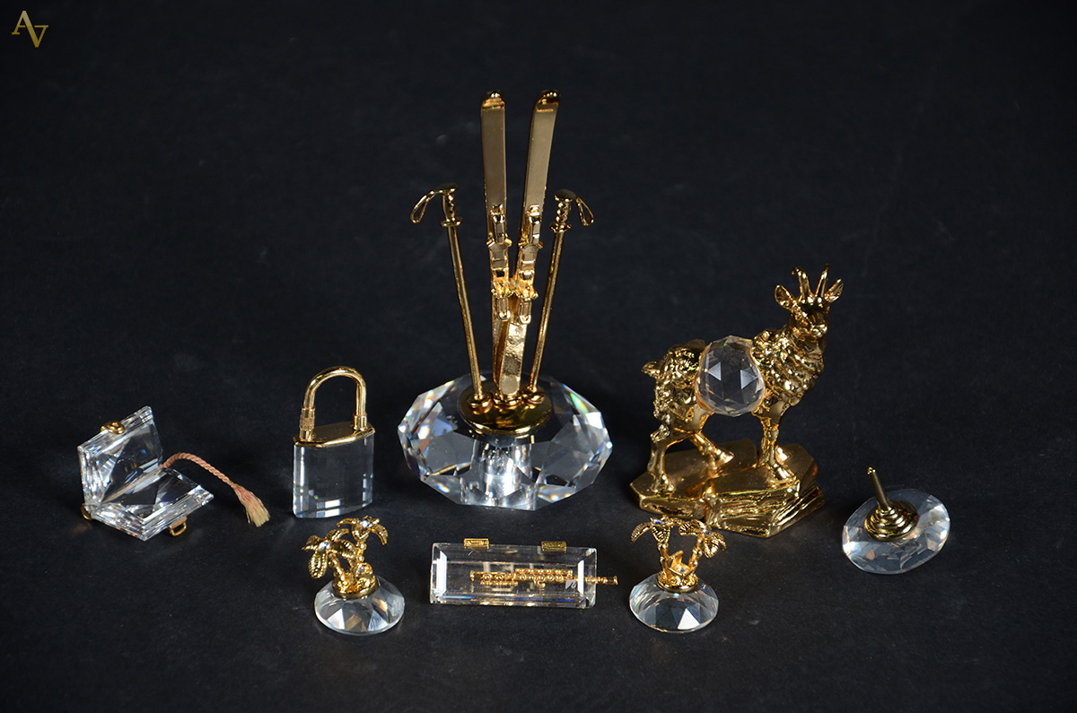 SWAROVSKI - Oito peças diversas de cristal em miniatura