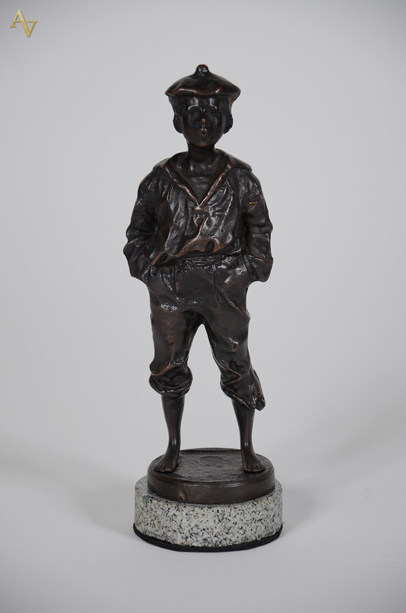 Escultura em bronze representando Assoviador. Assinado e com carimbo... - foto 1 de 3