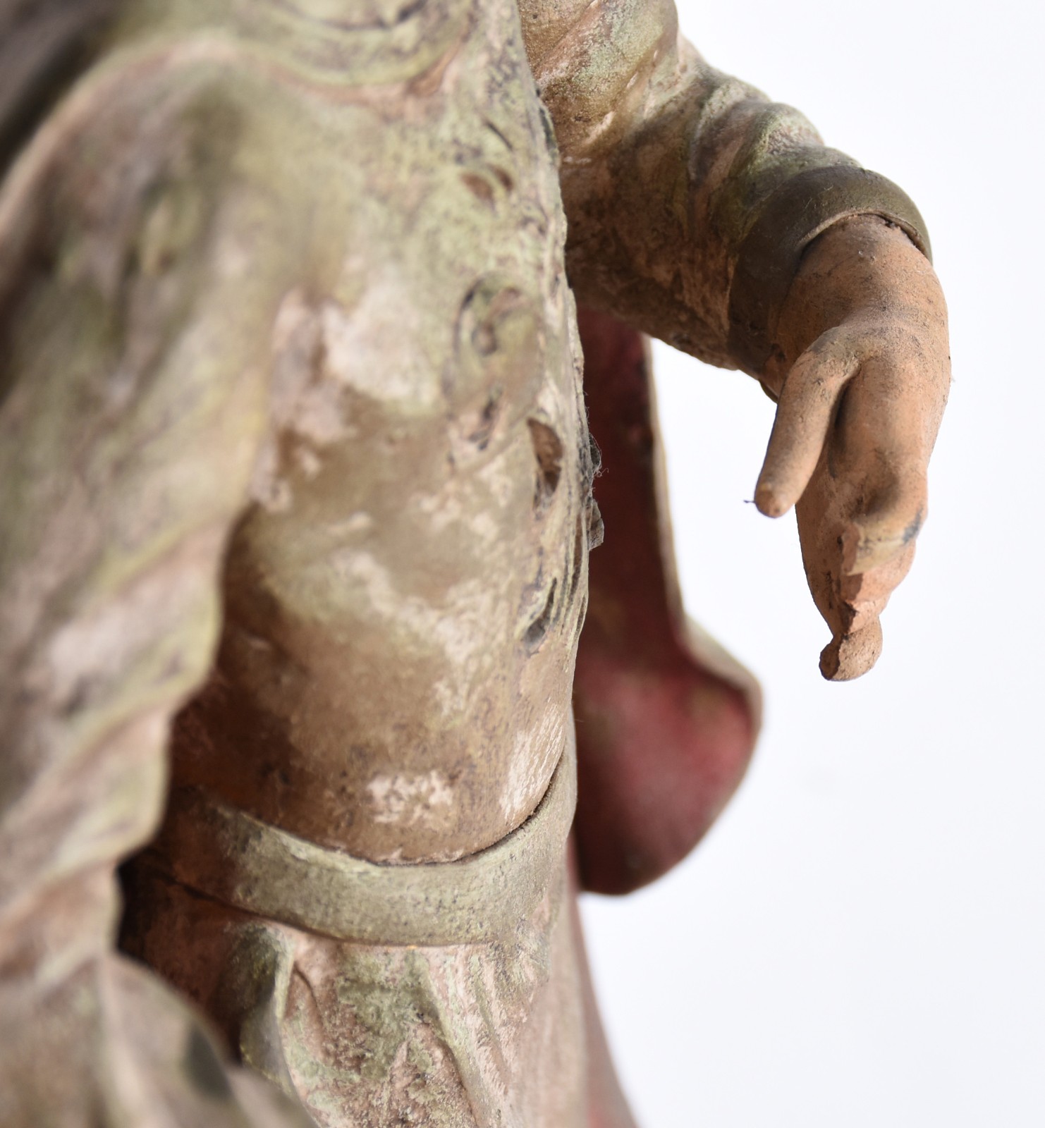 Imagem de terracota século XX representando São Miguel Arcanjo. - foto 6 de 7