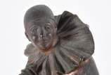 G.OMERTH (1895/1925), Pierrot - Escultura de bronze patinado, assinada. Pátina com desgastes.