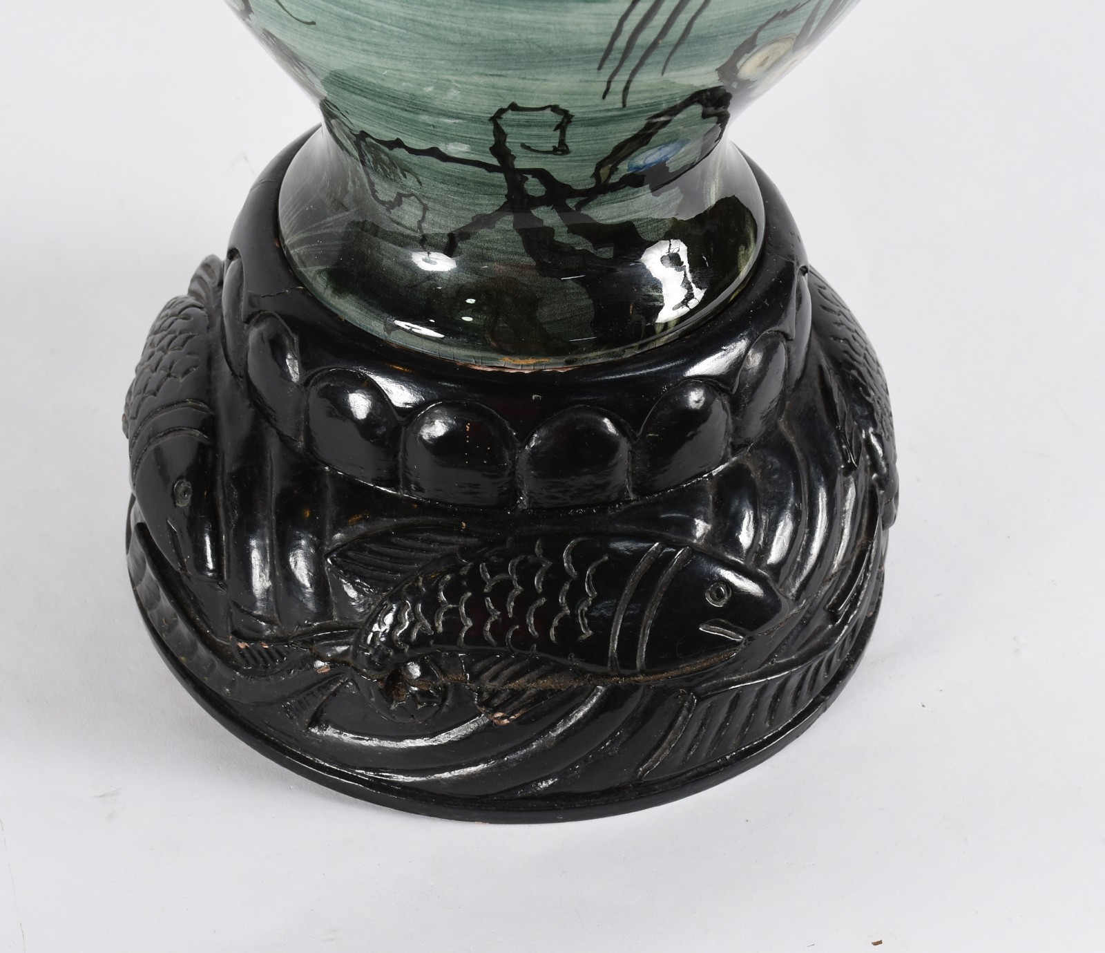 Grande vaso de faiança decorado com peixes em policromia, base de... - foto 2 de 7