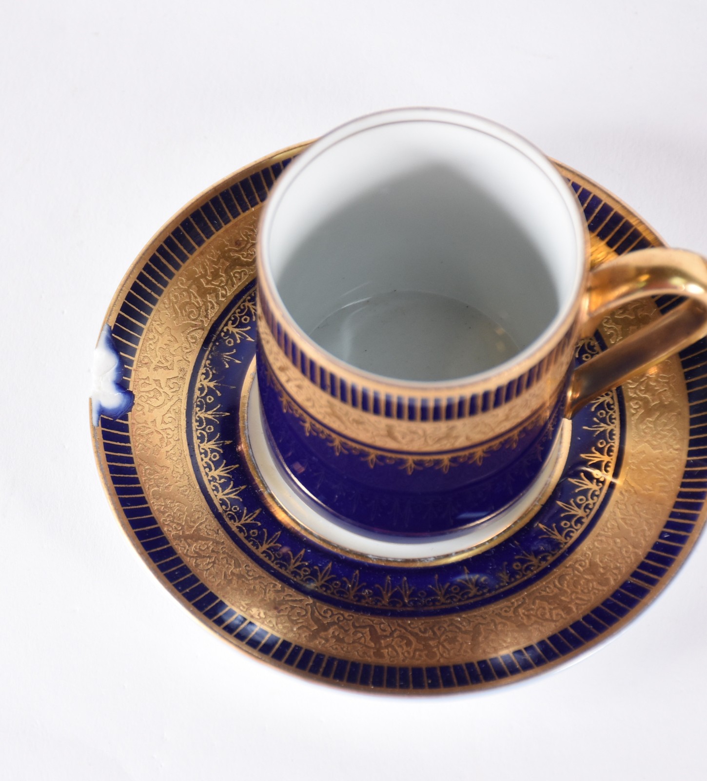 Lote com 18 xícaras de café com pires de porcelana azul cobalto e... - foto 3 de 6