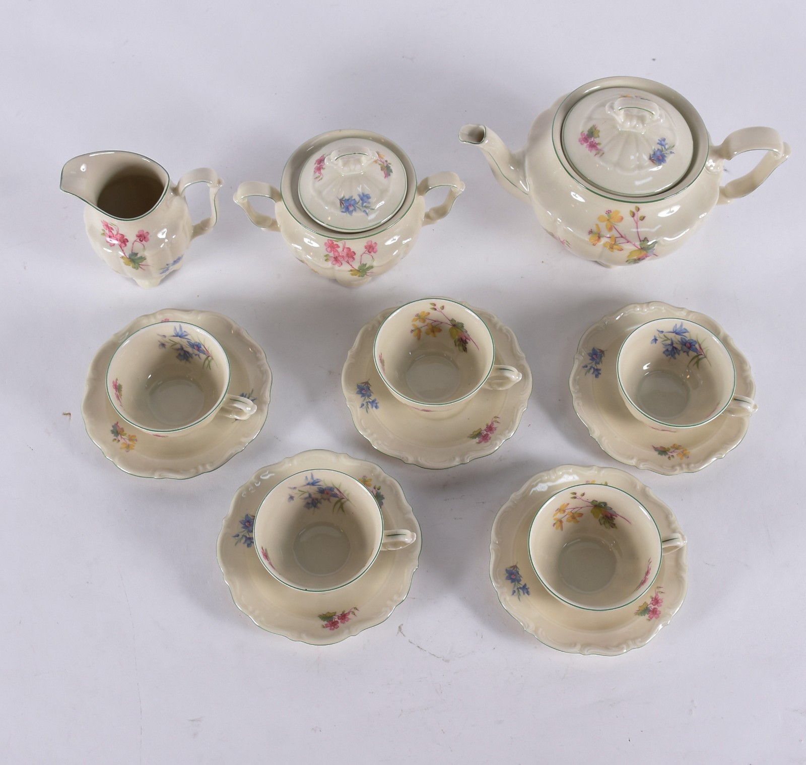 Parte de serviço de chá de porcelana tcheca decorado com flores em... - foto 2 de 5