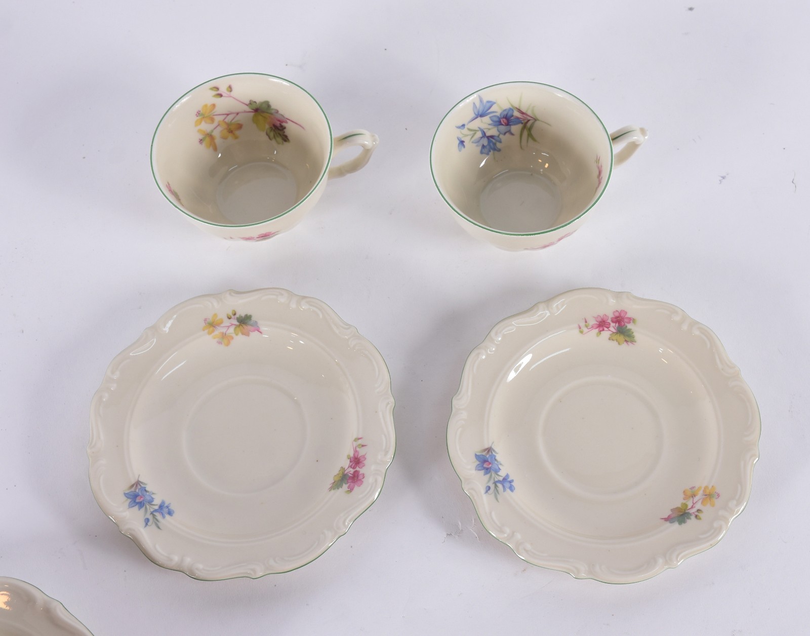 Parte de serviço de chá de porcelana tcheca decorado com flores em... - foto 3 de 5