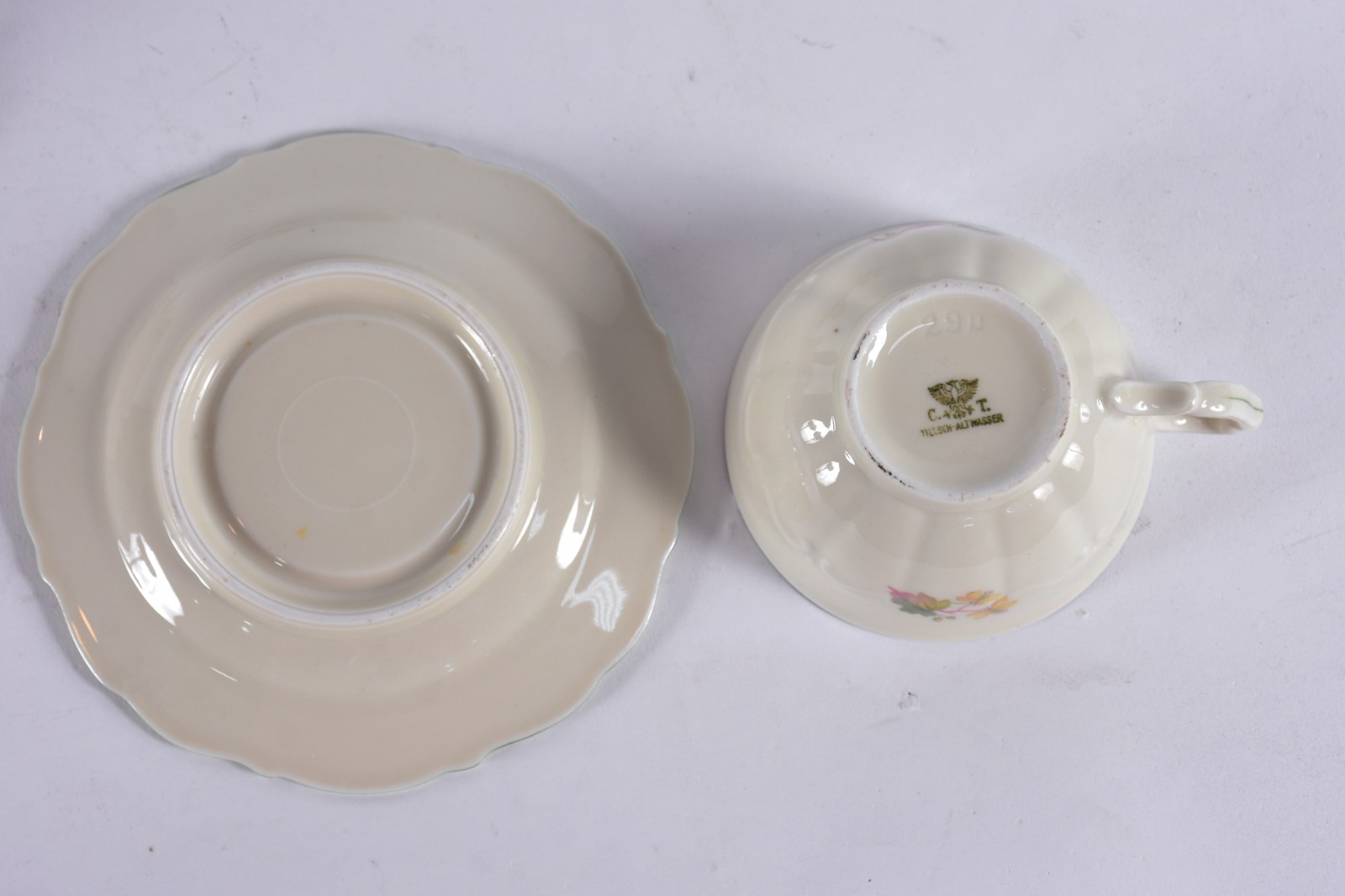 Parte de serviço de chá de porcelana tcheca decorado com flores em... - foto 4 de 5