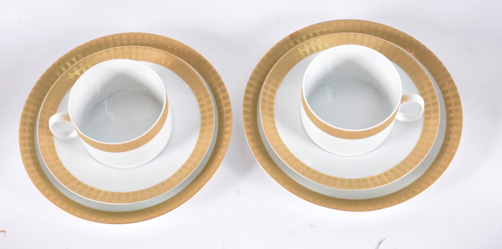 Serviço de chá de porcelana Renner, branca com tarja dourada composto... - foto 4 de 5