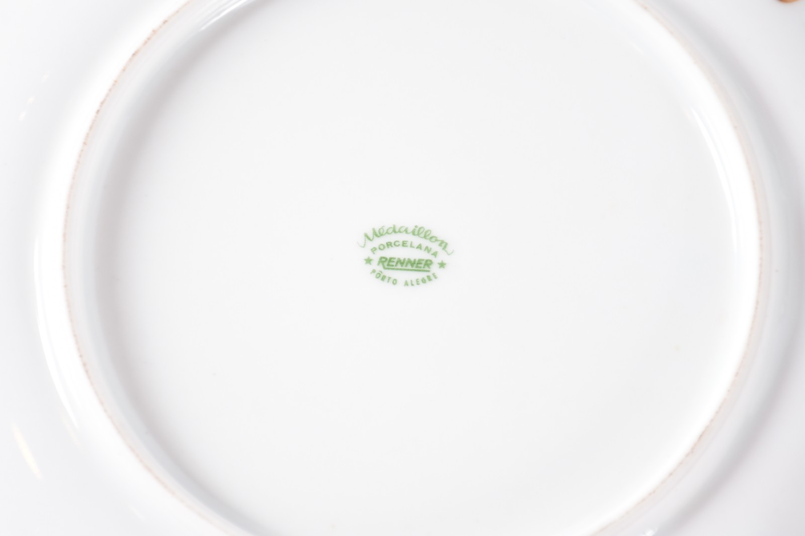 Serviço de chá de porcelana Renner, branca com tarja dourada composto... - foto 5 de 5