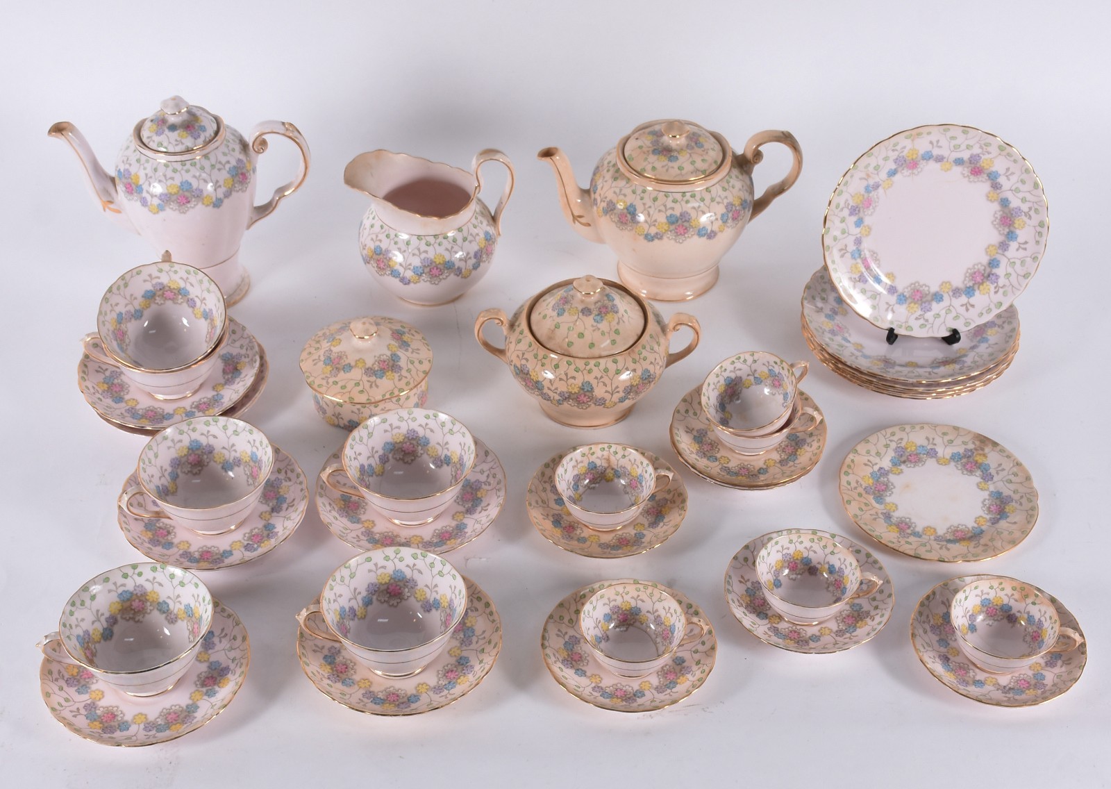Serviço de faiança inglesa para chá e café composto de: 6 xícaras... - foto 2 de 5