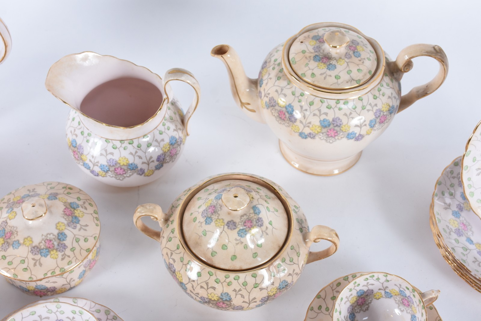 Serviço de faiança inglesa para chá e café composto de: 6 xícaras... - foto 4 de 5