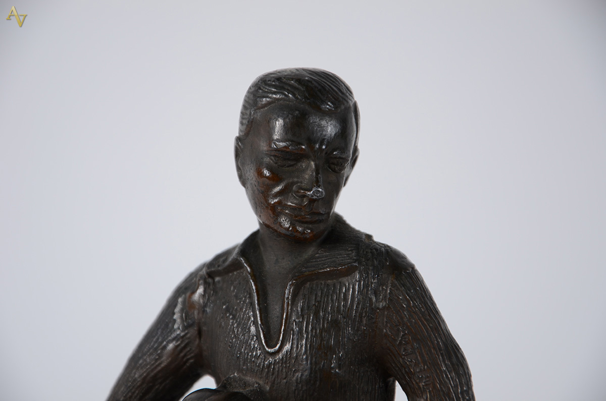Escultura em bronze rep. jogador de football, déc. de 40. Alt. 36 cm - foto 2 de 4