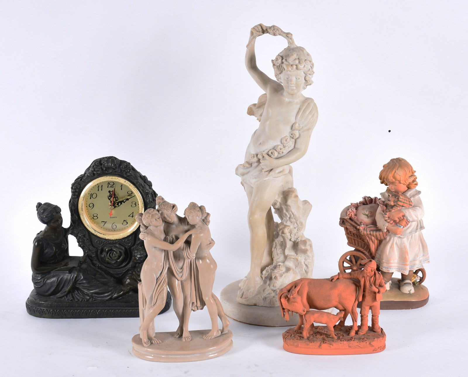 Cinco estatuetas diversas, sendo quatro de material sintérico... - foto 1 de 10