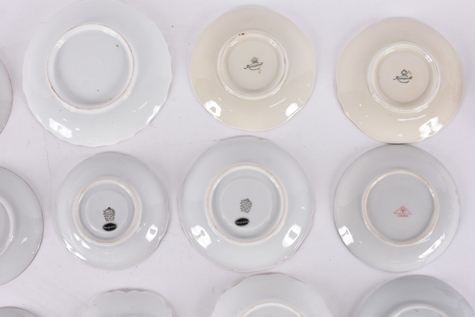 Coleção com vinte e uma xícaras para chá e café de porcelana de... - foto 7 de 7