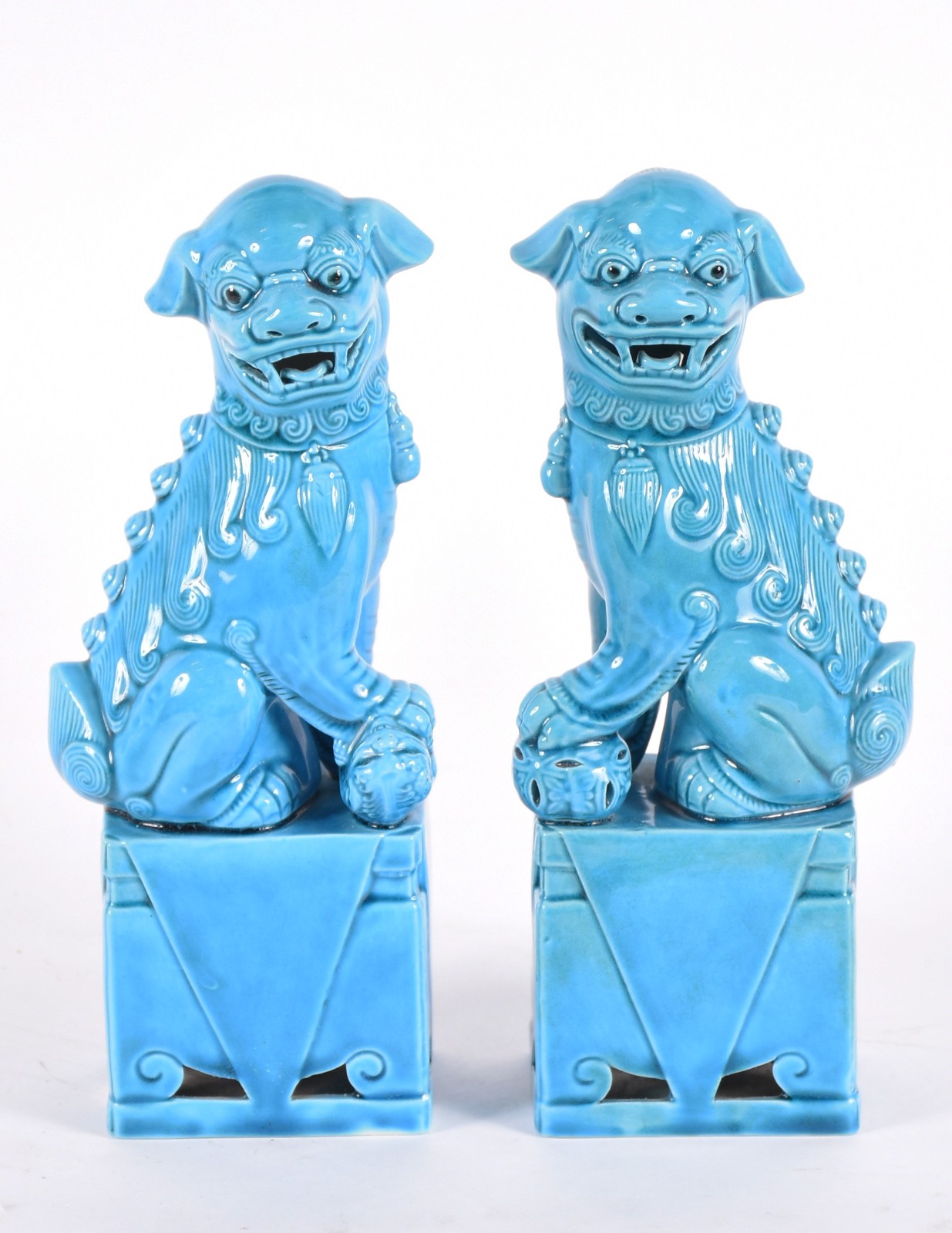 Par de cães de fó de porcelana azul turquesa, pequeno lascado na base. - foto 1 de 6