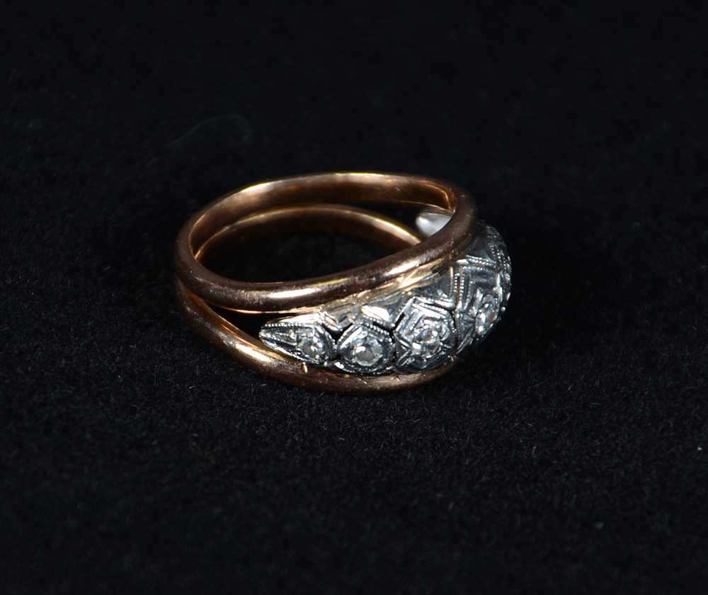 Anel de ouro 18 k com 6 brilhantes. Peso Total: 5 g - aro 15 - foto 1 de 2
