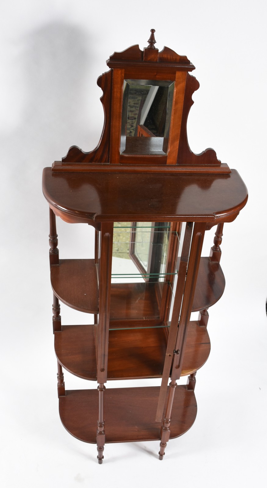 Porta bibelot de madeira nobre, nicho central com pequena vitrine com... - foto 3 de 4